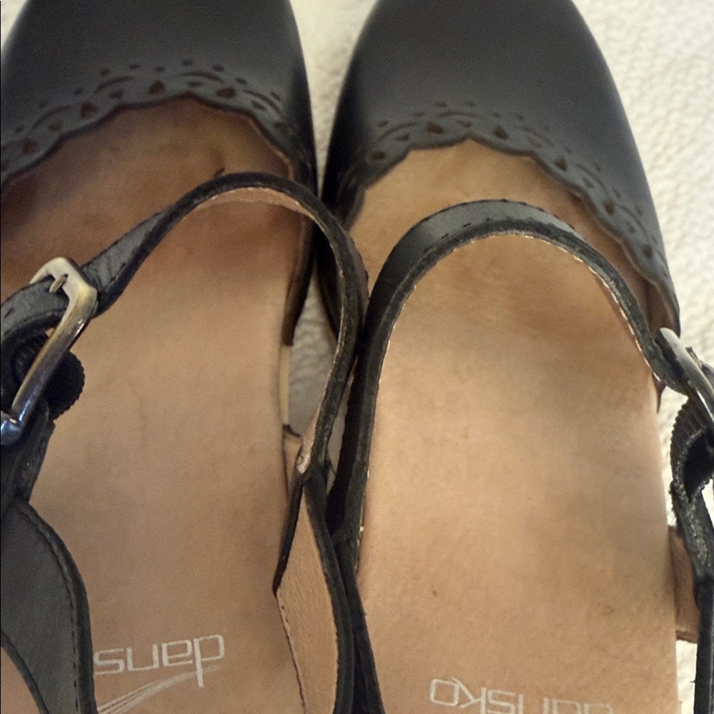 Dansko Black Leather Scalloped mary jane Clogs with Wood-Tone Heel sz 38 - Picture 6 of 8